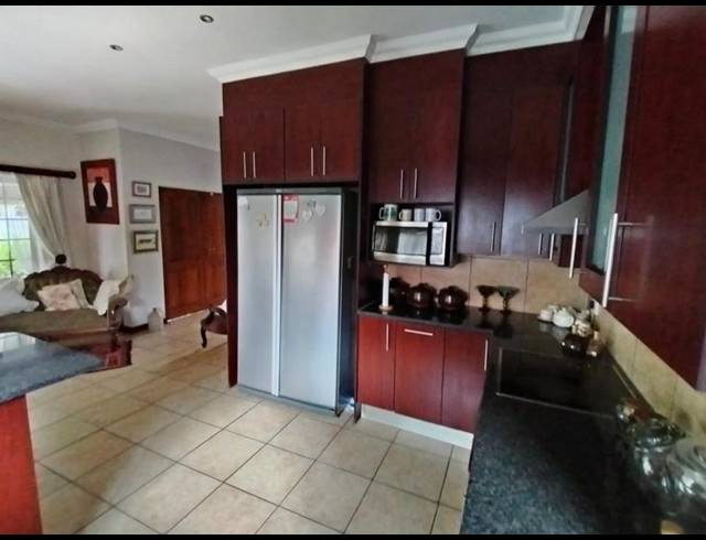 4 BEDROOM HOUSE FOR SALE IN AMBERFIELD MANOR